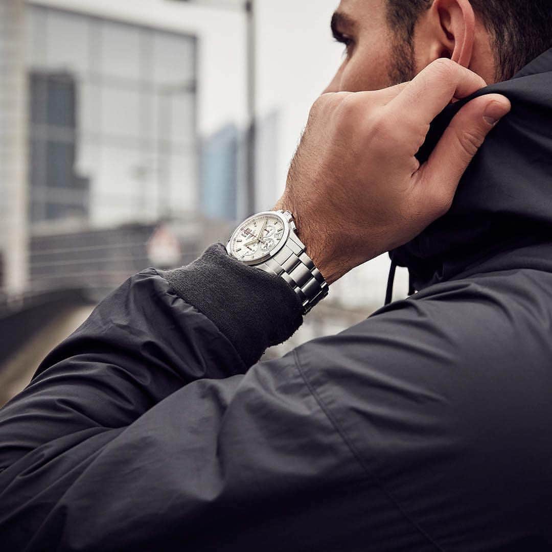 のインスタグラム：「Sportly look & high technicality. #ConquestVHP #EleganceisanAttitude Ref. L3.717.4.76.6」