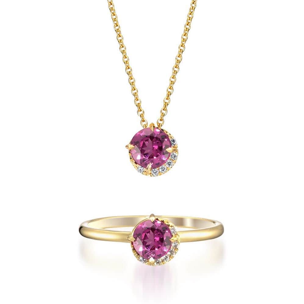 starjewelry_pressさんのインスタグラム写真 - (starjewelry_pressInstagram)「奥深い魅力を感じる"ガーネット"は1月のバースストーン。 大切なひととの愛情や絆を深めてくれると言われています。 華やかなカラーストーンは新しい年のスタートに贈るギフトにもおすすめ！ ・ ・ #starjewelry #スタージュエリー #ガーネット #garnet #necklace #ネックレス #ring #リング #diamond #ダイヤモンド #gold #moon #誕生石 #gift」1月7日 22時39分 - starjewelry_press
