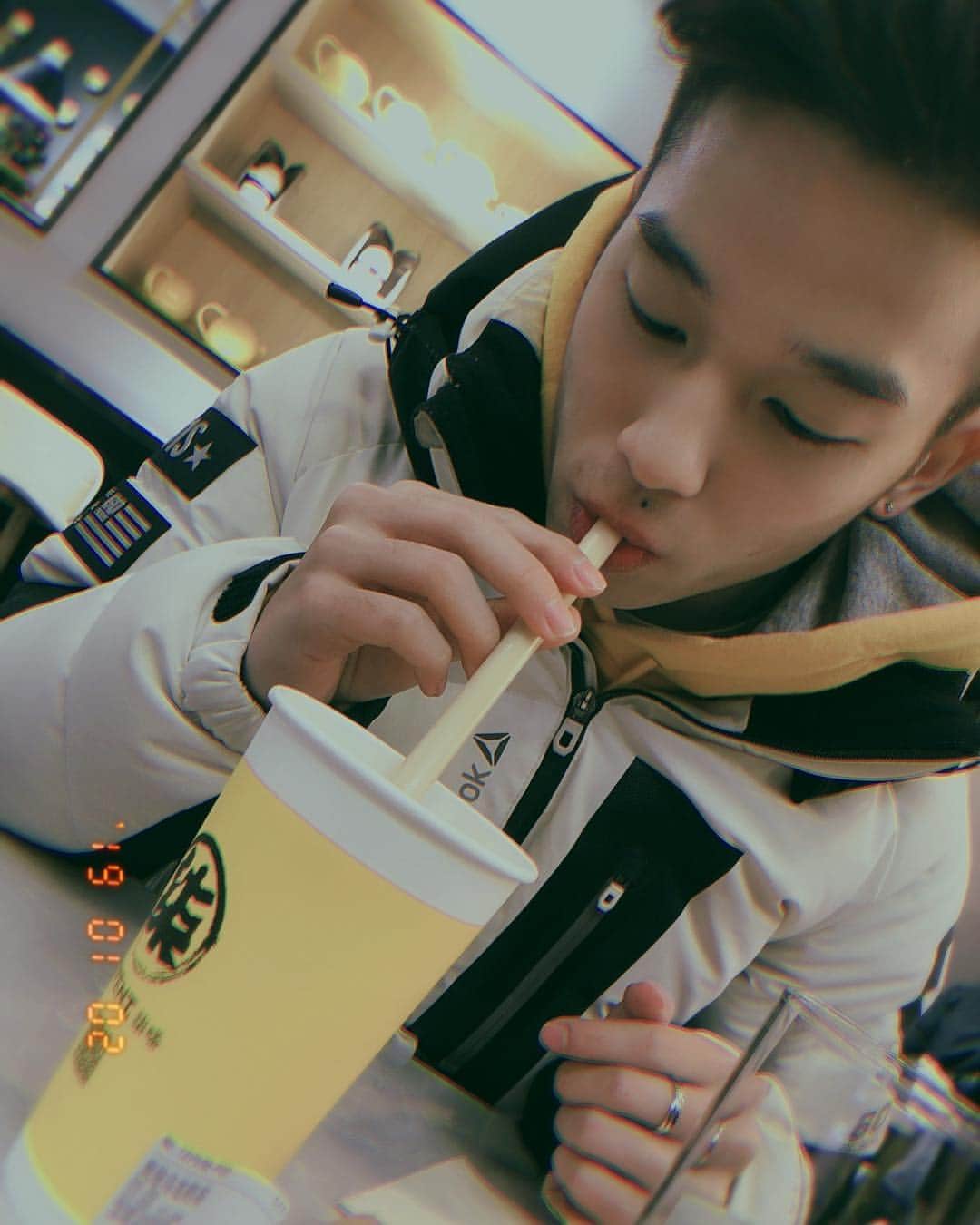 周凱翔のインスタグラム：「I’m in love with bubble tea💕💕」