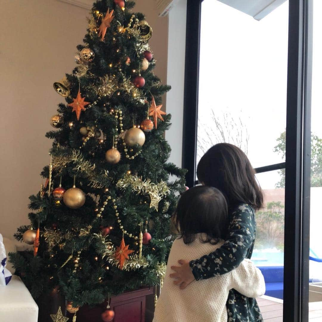 宇佐美蘭さんのインスタグラム写真 - (宇佐美蘭Instagram)「ストーリーにはアップしましたが…🎄﻿ クリスマスはずっと行ってみたかったネスタリゾートへ、東口ファミリーと岡崎ファミリーと行ってきました😍❤️﻿ 部屋についているプールが温かくて広くてジャグジーもあって本当に最高だった！🌴♨️﻿ 子どもたちははしゃぎまくり🤩﻿ 長女の誕生日も可愛いユニコーンケーキでお祝いしてもらって🥂東くんはサンタさんになって子どもたちにプレゼントも配ってくれて💝﻿ 子どもたちが寝たら、大人だけでちょっとお喋りして…スーパー楽しかった😆🤲💓﻿ また行きたいよ〜🥳﻿ #ネスタリゾート#ネスタリゾート神戸#バーベキュー#東口順昭 選手#岡崎建哉 選手」1月7日 23時39分 - usamiran_official