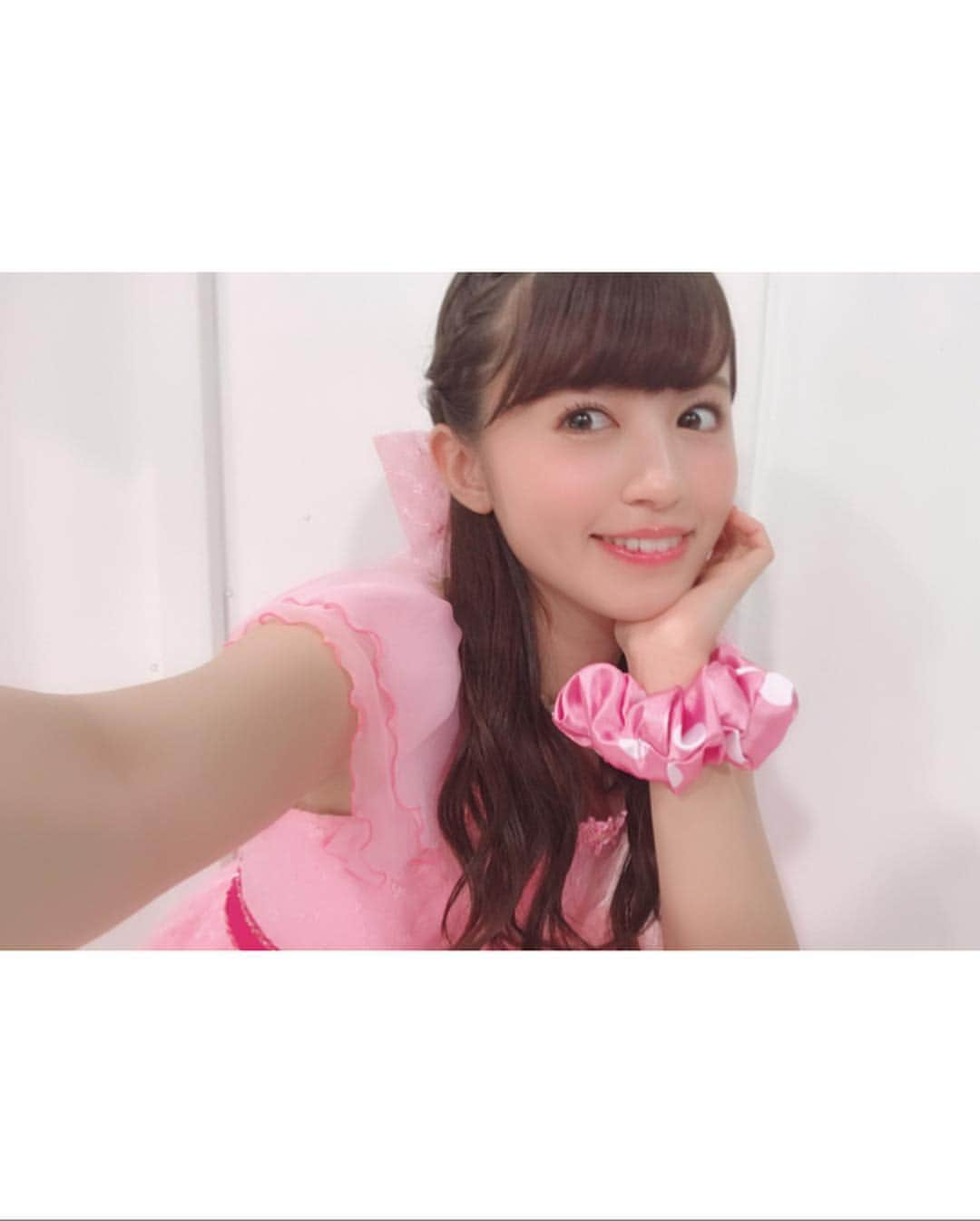 逢田梨香子さんのインスタグラム写真 - (逢田梨香子Instagram)「梨子ちゃんと言えばやっぱりこれ♫ 3rdの時より髪伸びたんだー。  #桜内梨子 #掴めセンター桜内 いいハッシュタグ！」1月8日 0時27分 - aida_rikako_