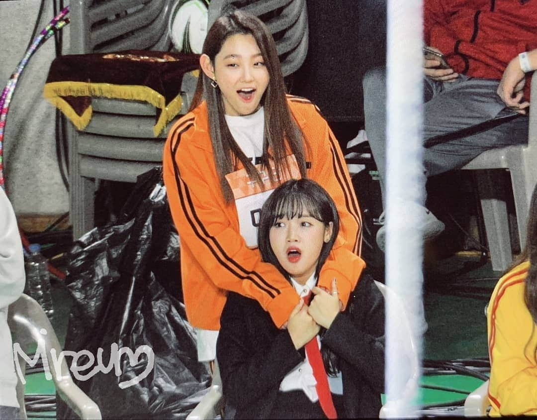 チェ・ユジョンのインスタグラム：「; ♥️ 190107 | #wekimeki ISAC 2019 ©mireum  I.O.I 💖 . .  #아이오아이 #IOI #choiyoojung #yoojung #최유정 #유정 #KPOP #wekimeki #위키미키」