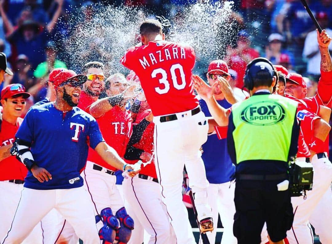 ノマー・マザラのインスタグラム：「Monday Mood for the whole week. Jumping into 2019 season with this type of VIBE! 💪🏼👋🏻🤫🙏🏼☄️💯 #Rangers」