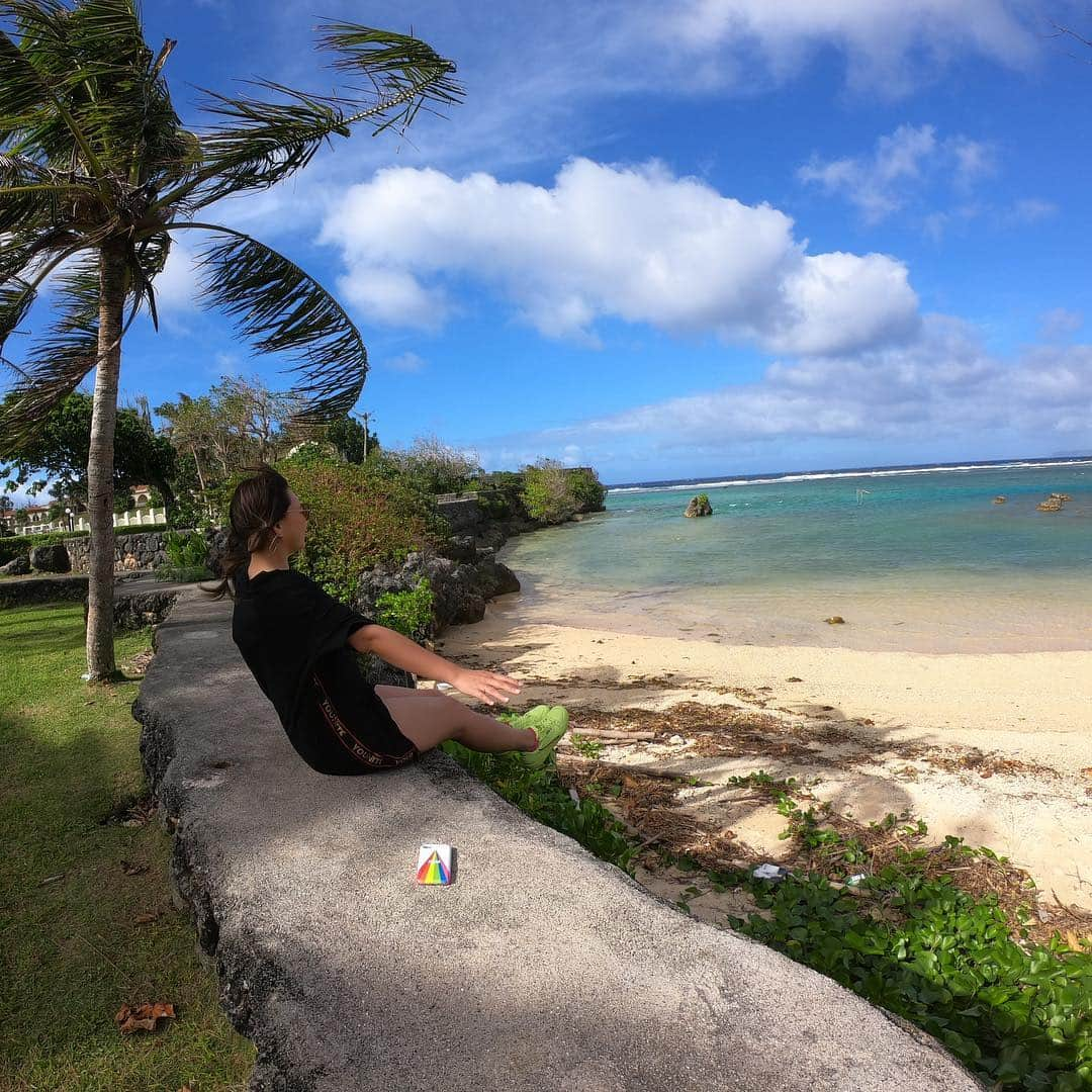 野呂佳代さんのインスタグラム写真 - (野呂佳代Instagram)「🏝 #guam  #guamtrip  #beach  #風を感じる私 #風と遊ぶ私 #風に煽られる私 #ただの私」1月8日 10時26分 - norokayotokyo