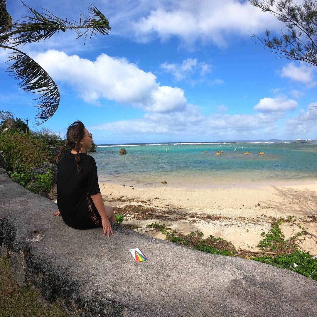 野呂佳代さんのインスタグラム写真 - (野呂佳代Instagram)「🏝 #guam  #guamtrip  #beach  #風を感じる私 #風と遊ぶ私 #風に煽られる私 #ただの私」1月8日 10時26分 - norokayotokyo