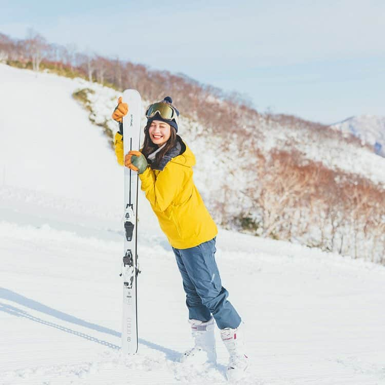 米山珠央さんのインスタグラム写真 - (米山珠央Instagram)「. スキー板にしがみつくスタイル🎿 ブーツインはアメリンカンスタイル🇺🇸 . #コーデ の詳細は @cancam_fashion の URLからご覧になれます\( ˆoˆ )/♫ . #cancam #itgirl #ski #fashion #wear #fullmarks #winter #sports #スキー #ウェア #ファッション #cancamスキー #activesnowgirl」1月8日 11時04分 - tamao_17no1