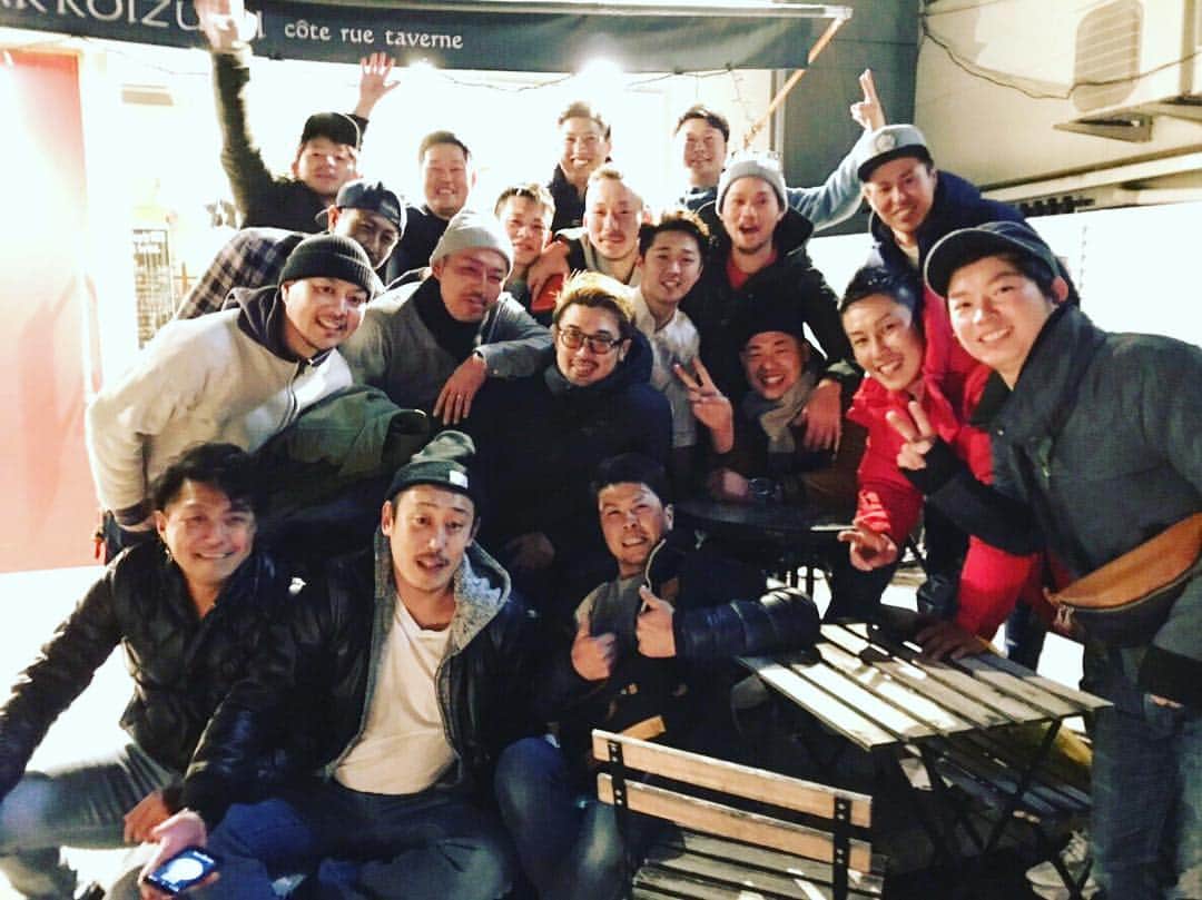 のインスタグラム：「年末に大阪体育大学浪商高校野球部の忘年会がありました。今回は1学年下の後輩も集まりました。あと1学年上の先輩1人も（笑）お店も後輩のところでした。 #大阪体育大学浪商高校 #浪商野球部 #バールコイズミ #北海道日本ハムファイターズ #村田透」