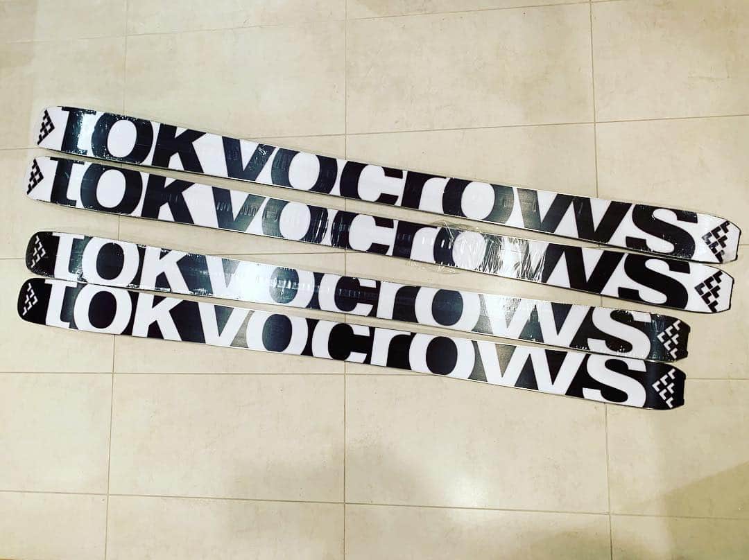 松田翔太さんのインスタグラム写真 - (松田翔太Instagram)「These are just amazing💥 #oneandonly #tokyocrows @blackcrows_skis  @camillejaccoux  @teamikuzawa」1月8日 21時42分 - shota_matsuda