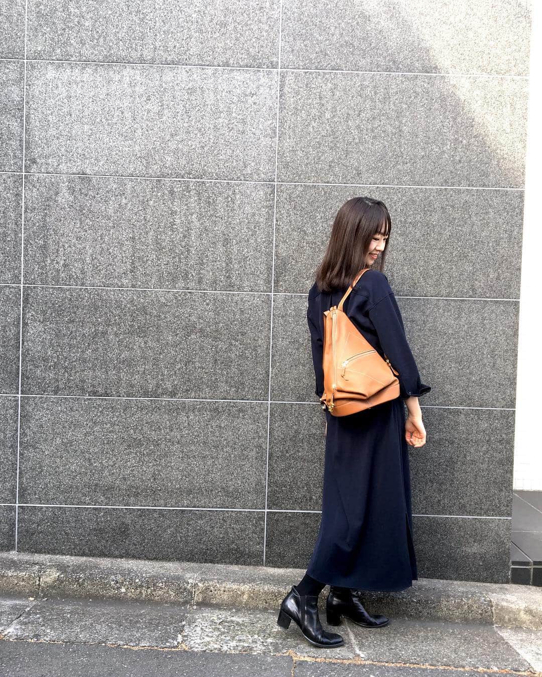 舞雛かのんさんのインスタグラム写真 - (舞雛かのんInstagram)「LOEWE/アントン @hedy_japan  形と色が絶妙に可愛いリュック❤︎. 手で持っても可愛いな❤︎. これもSALEで安くなってます♪. ・ #hedy#hedy_japan#vintage#vintageshop#sale#daikanyama#tokyo#fashion」1月8日 14時01分 - mizho_601