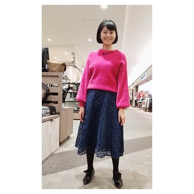 鈴木ちなみさんのインスタグラム写真 - (鈴木ちなみInstagram)「#イオンモール岡山 #haremachitrip  A blouse 🐶 blouse…@mango skirt…@mercuryduo_com  A pink knit 🌸 knit,skirt…@mercuryduo_com」1月8日 15時11分 - chinami_suzuki0926