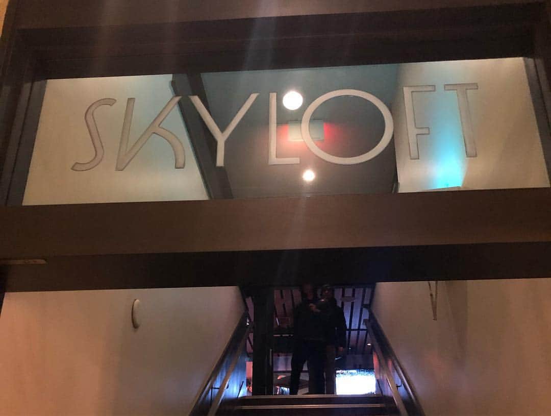 五明祐子さんのインスタグラム写真 - (五明祐子Instagram)「Orange Countyに住んでいる里花さんと、一緒に旅行に来ているあやちゃんと😊 里花さんに連れて来てもらったラグナビーチのサンセットが見れるレストランSKY LOFT 😍🍷で。 ・ ・ #skyloft#ロス旅行#毎日移動#里花さんのお宅にも1泊させていただきました☺️#lagunabeach #里花さんの話に#笑い過ぎた🤣#3人サングラス🕶」1月8日 16時22分 - gomyoyuko