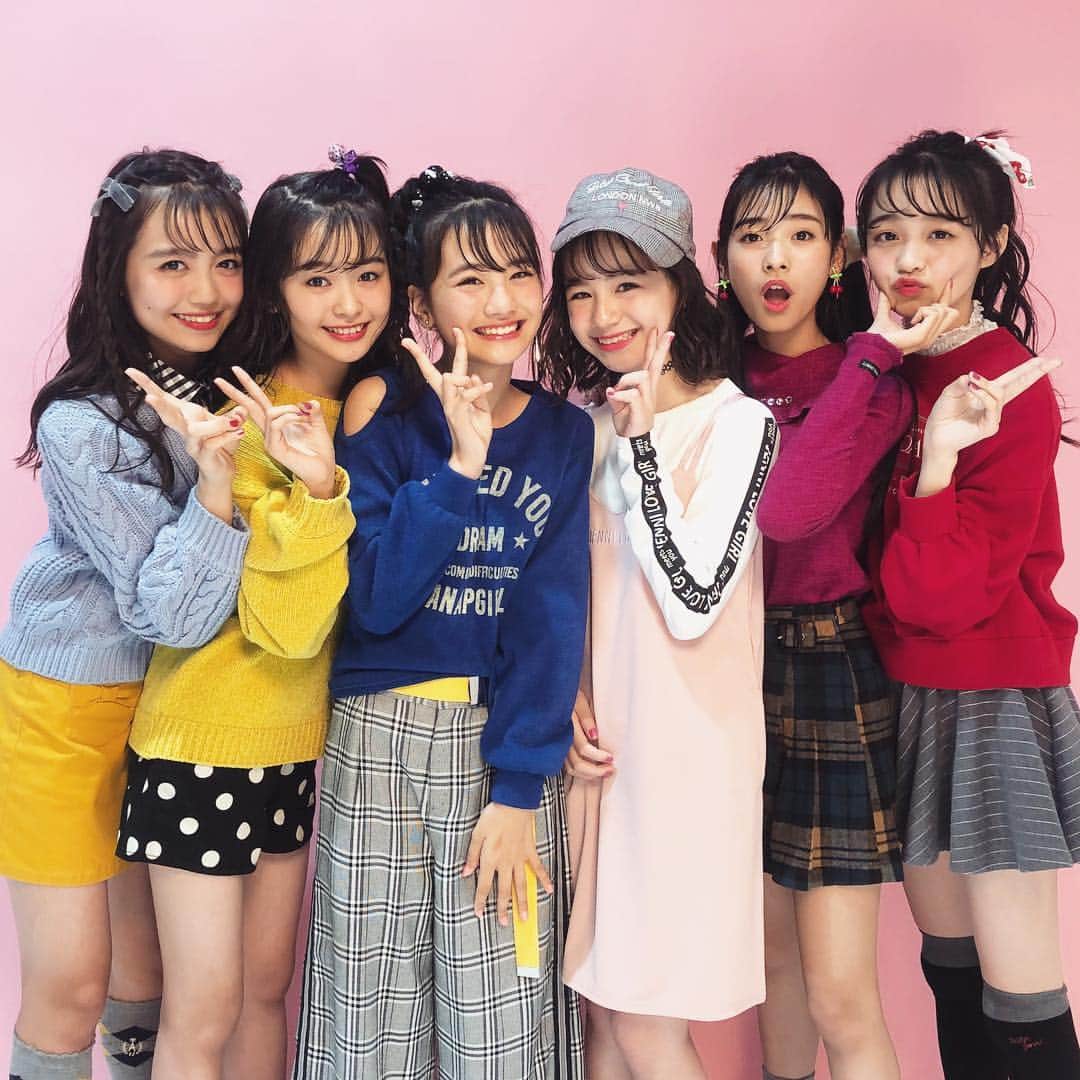 ニコ☆プチのインスタグラム：「みんなー💗 あけましておめでとう🎍！ 今年もニコ☆プチと一緒におしゃれ、学校、友情、恋…たくさん楽しんでいこうね😉✨ ニコ☆プチ編集部はもう4月号に向けて動き出してまーす！ 楽しみにしててね😘  #ニコプチ #プチモ #阿部ここは #藤村木音 #関谷瑠紀 #琴楓 #田中杏奈 #林芽亜里」