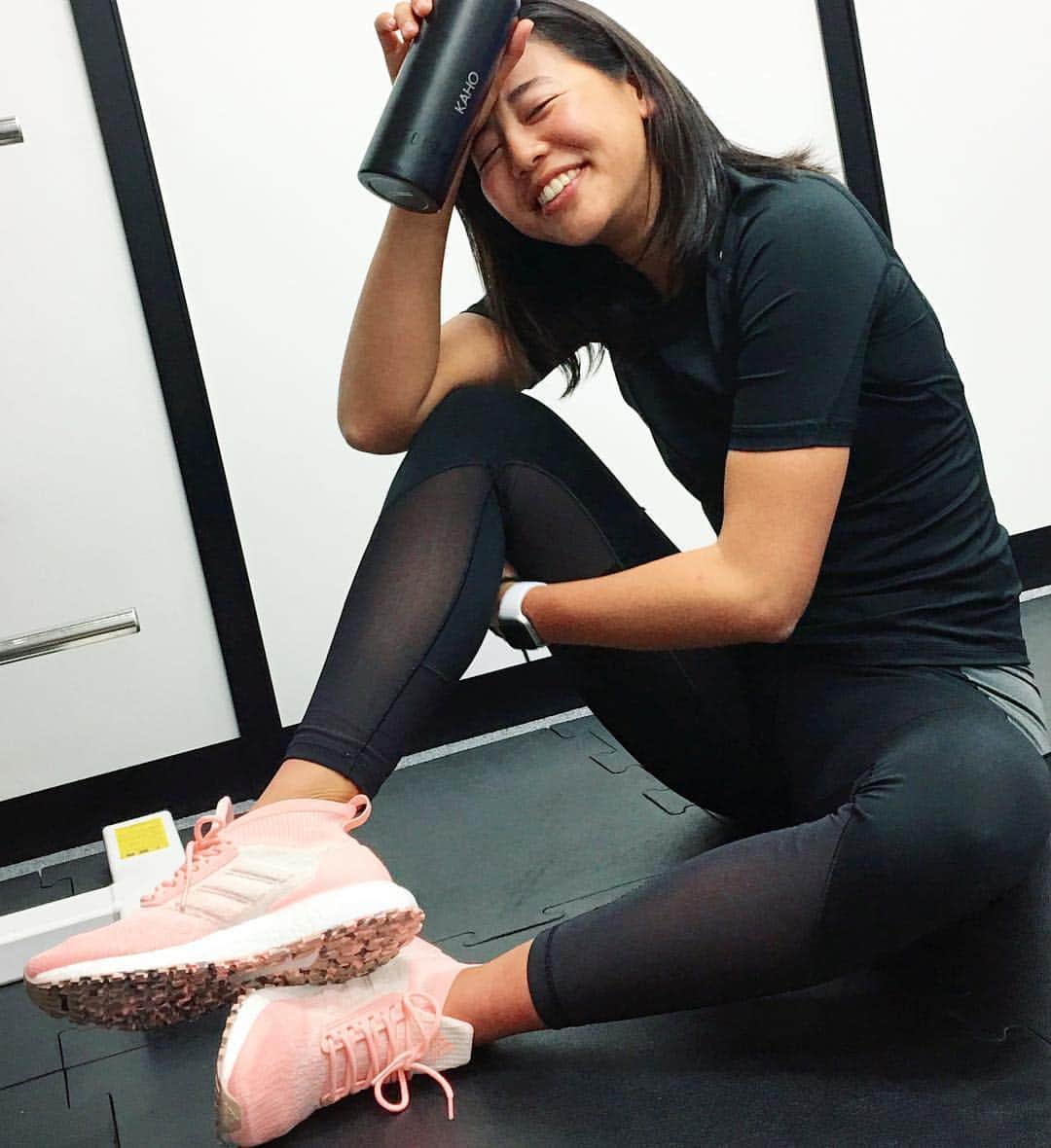 坂口佳穂さんのインスタグラム写真 - (坂口佳穂Instagram)「New item 👟🥤💝 ありがとうございます😊 @adidastokyo  ピンクって持ってないから嬉しい！かわいー！名前入りのマイボトルも嬉しい🥳 あとあと、靴裏も迷彩チックで可愛い〜🥺 #adidas #adidastokyo #pureboost #shoes」1月8日 19時09分 - s_ka_ho