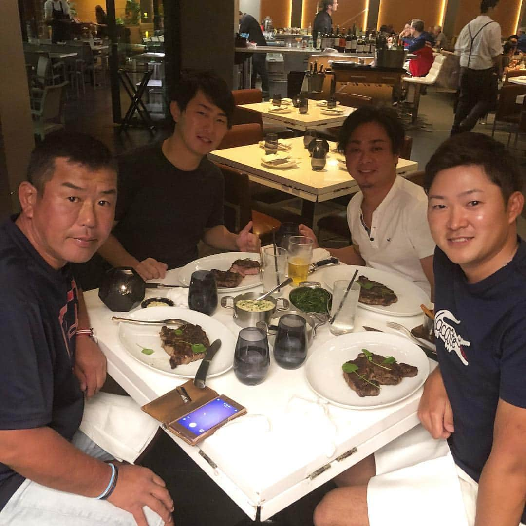 今平周吾さんのインスタグラム写真 - (今平周吾Instagram)「今週はソニーオープンです🌴 肉でスタミナつけて明日も頑張ろう😊 #ハワイ」1月8日 19時13分 - shugo_imahira05