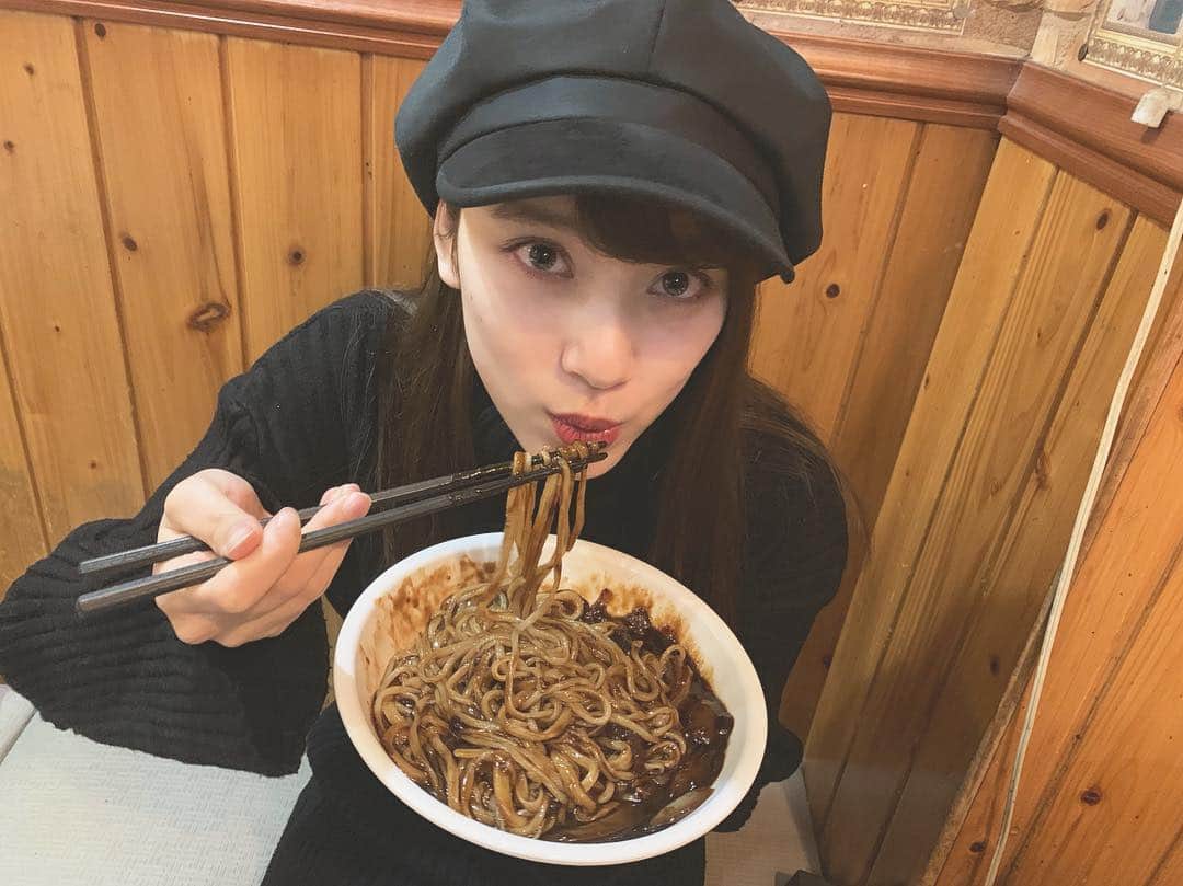 都丸紗也華さんのインスタグラム写真 - (都丸紗也華Instagram)「たまに、どうしても食べたくなるジャジャン麺❤︎美味しかった。 #韓国料理 #ジャジャン麺」1月8日 19時42分 - tmrsyk