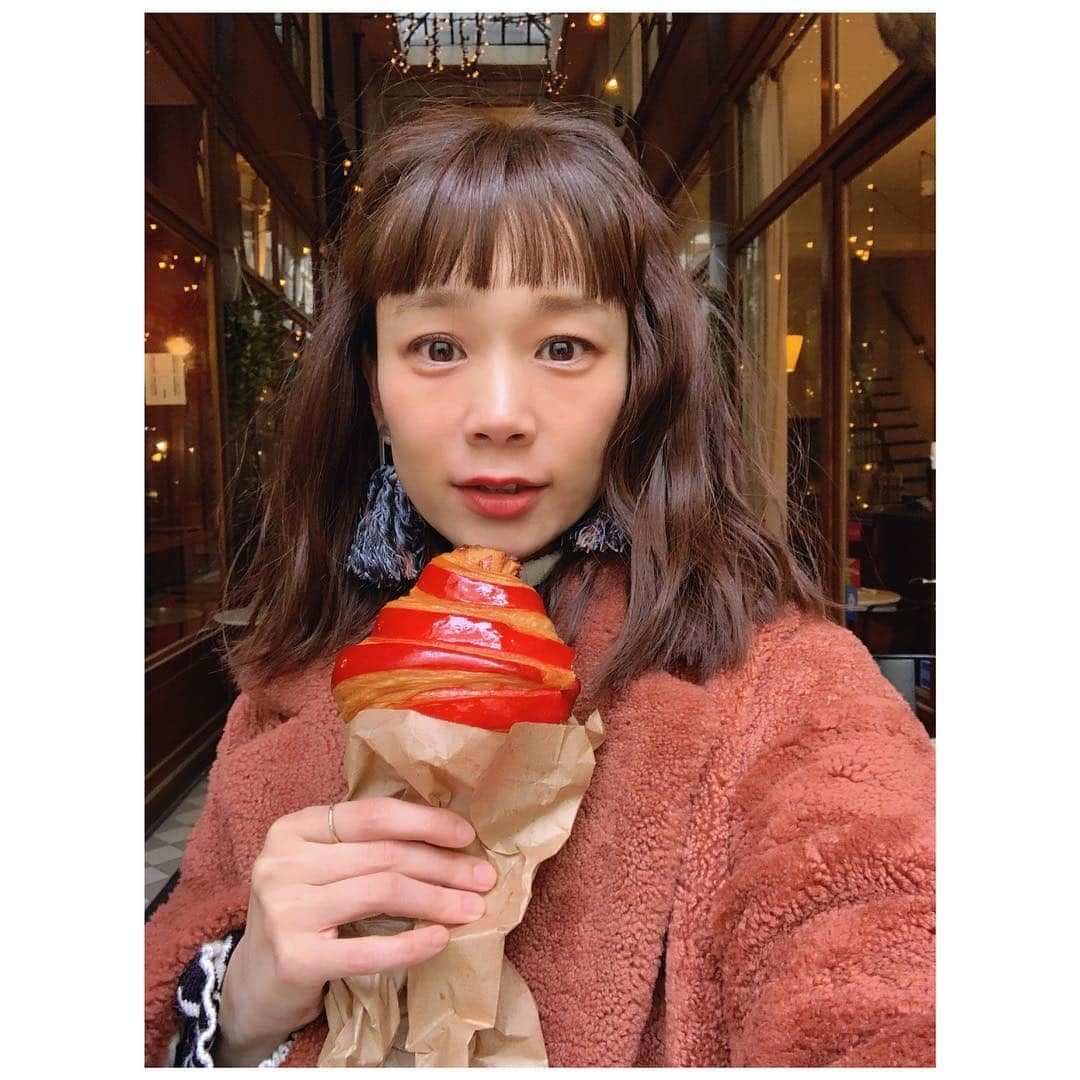 山野ゆりさんのインスタグラム写真 - (山野ゆりInstagram)「🥐🇫🇷🌈 #paris #croissant #pan #パン #クロワッサン」1月8日 19時52分 - yuri.yamano