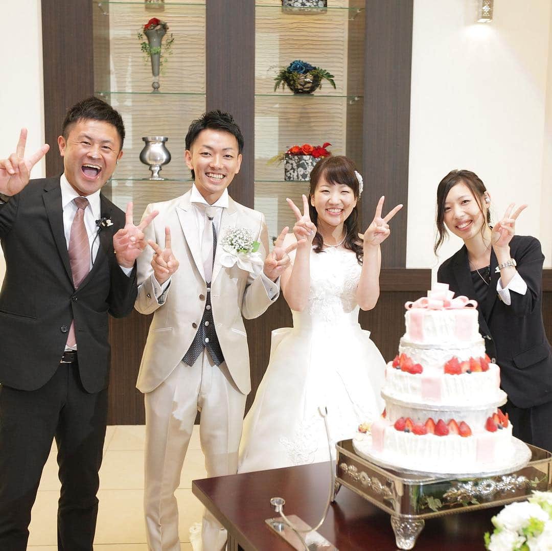 ラ メゾン デ アンボワーズのインスタグラム：「新郎新婦💓とスタッフ🤲が共に笑顔になれる結婚式をご提案します😊 #アンボワーズ#桑名#結婚#結婚式#結婚式場#家族挙式#ウエディング#プレ花嫁#プレ花嫁卒業#卒花嫁#2019冬婚#2019春婚#挙式#写真#フォト#三重平安閣#wedding#instawedding#weddingphoto#instagood#instabride#photo」