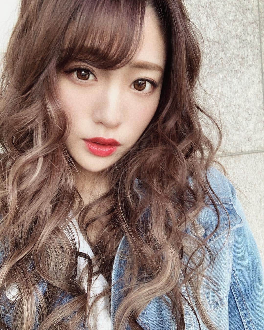 志田友美（ゆうみん）のインスタグラム：「仕事初めは大阪で🎈 またまた風邪ぶり返しで辛くなってきた〜😷 今回の風邪厄介すぎるよ〜」