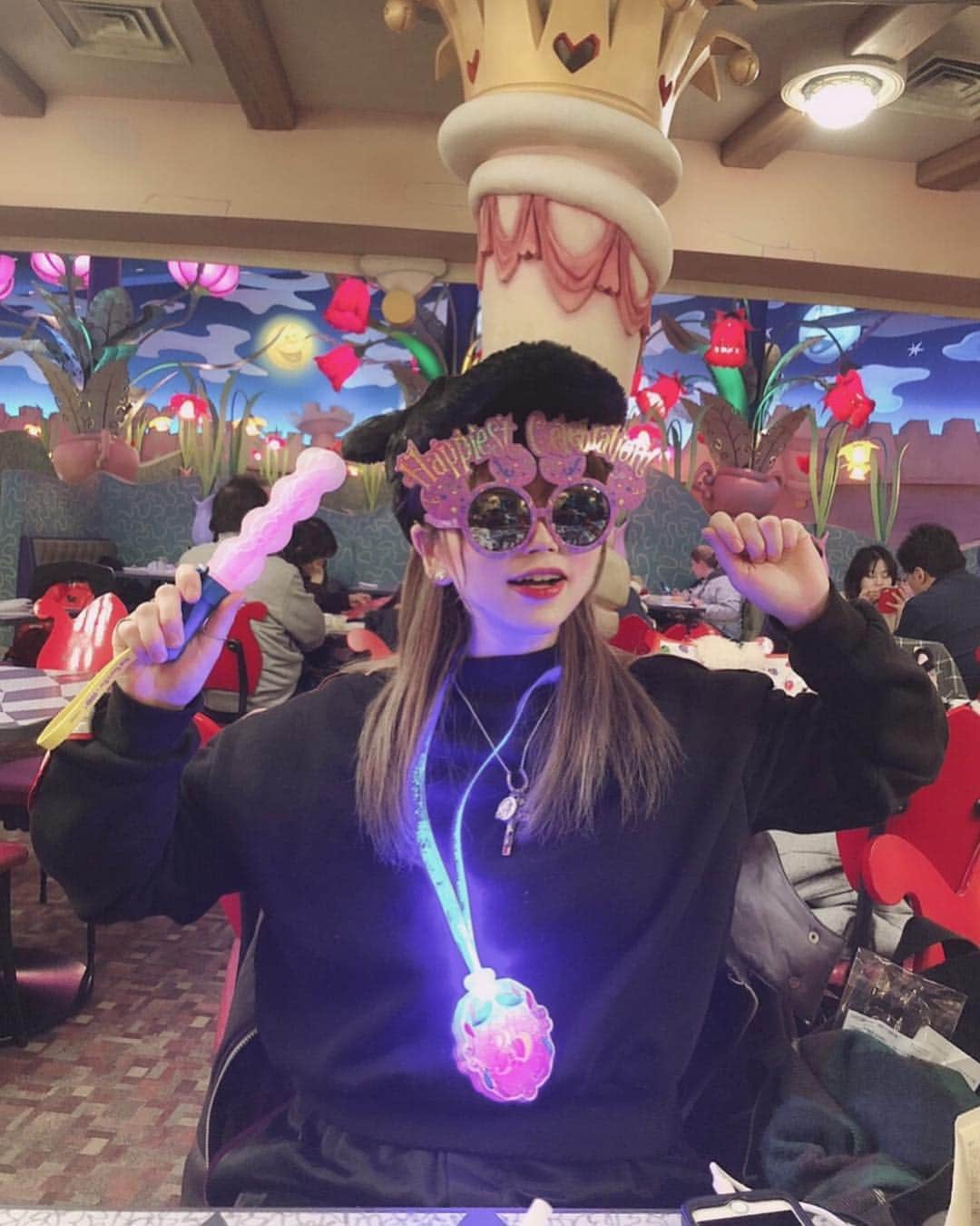 てぃ丸さんのインスタグラム写真 - (てぃ丸Instagram)「2019ハッピー女😅❣️💦💦💦💦💦💦 新年バッチバチにキメた🤜🔥🤛 #ディズニー」1月9日 0時19分 - tei08