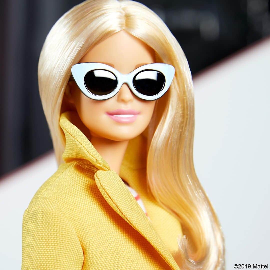 バービーさんのインスタグラム写真 - (バービーInstagram)「Ready for my close-up. These stylish sunnies give me the perfect angle! 🕶 #barbie #barbiestyle」1月9日 1時47分 - barbiestyle