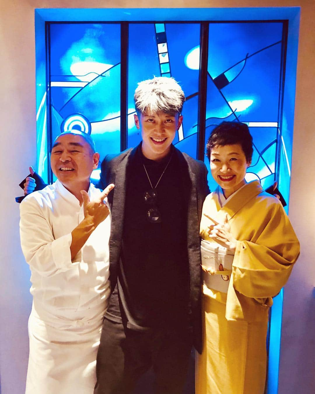 雅-MIYAVI-さんのインスタグラム写真 - (雅-MIYAVI-Instagram)「One of the best sushi restaurants in the world #HatsuneSushi Thanks Mr. Nakamura & Taisho! ご馳走さまでした！🙏🏻🙏🏻😋💯」1月9日 2時10分 - miyavi_ishihara