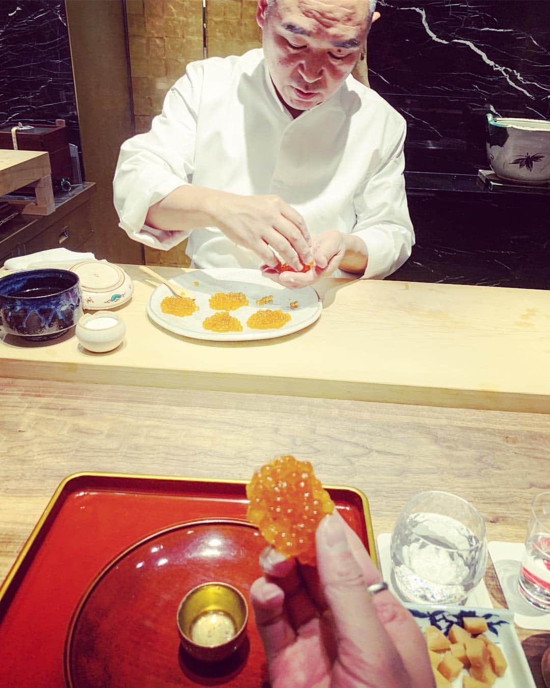 雅-MIYAVI-さんのインスタグラム写真 - (雅-MIYAVI-Instagram)「One of the best sushi restaurants in the world #HatsuneSushi Thanks Mr. Nakamura & Taisho! ご馳走さまでした！🙏🏻🙏🏻😋💯」1月9日 2時10分 - miyavi_ishihara