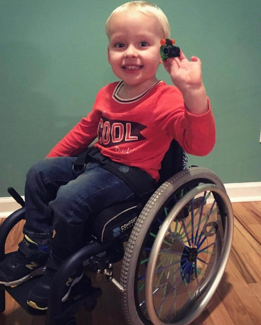 Hot Wheelsさんのインスタグラム写真 - (Hot WheelsInstagram)「We love seeing kids with our new Wheelie Chair #HotWheels! Inspired by @aaronwheelz and his tricked out wheelchair used to nail a front flip after dropping down a 5-story ramp, this die-cast truly embodies the challenger spirit 💪🙌 (pic credit 1: @brianlrose04 2: @mayligibson 3: @justjodi2) . . . #hotwheelscollector #hotwheelspics #aaronwheelz #wcmx」1月9日 4時46分 - hotwheelsofficial