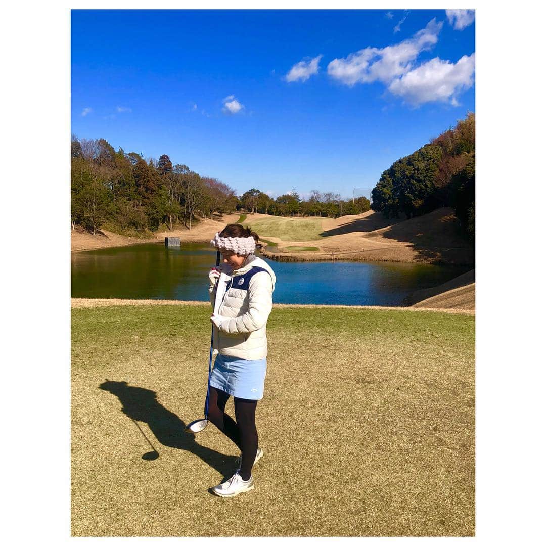 宮崎瑠依さんのインスタグラム写真 - (宮崎瑠依Instagram)「. 2019年初打ち⛳️ . 寒くて耳あて代わりにヘアバンドw . #golf #初打ち」1月9日 16時07分 - ruimiyazaki