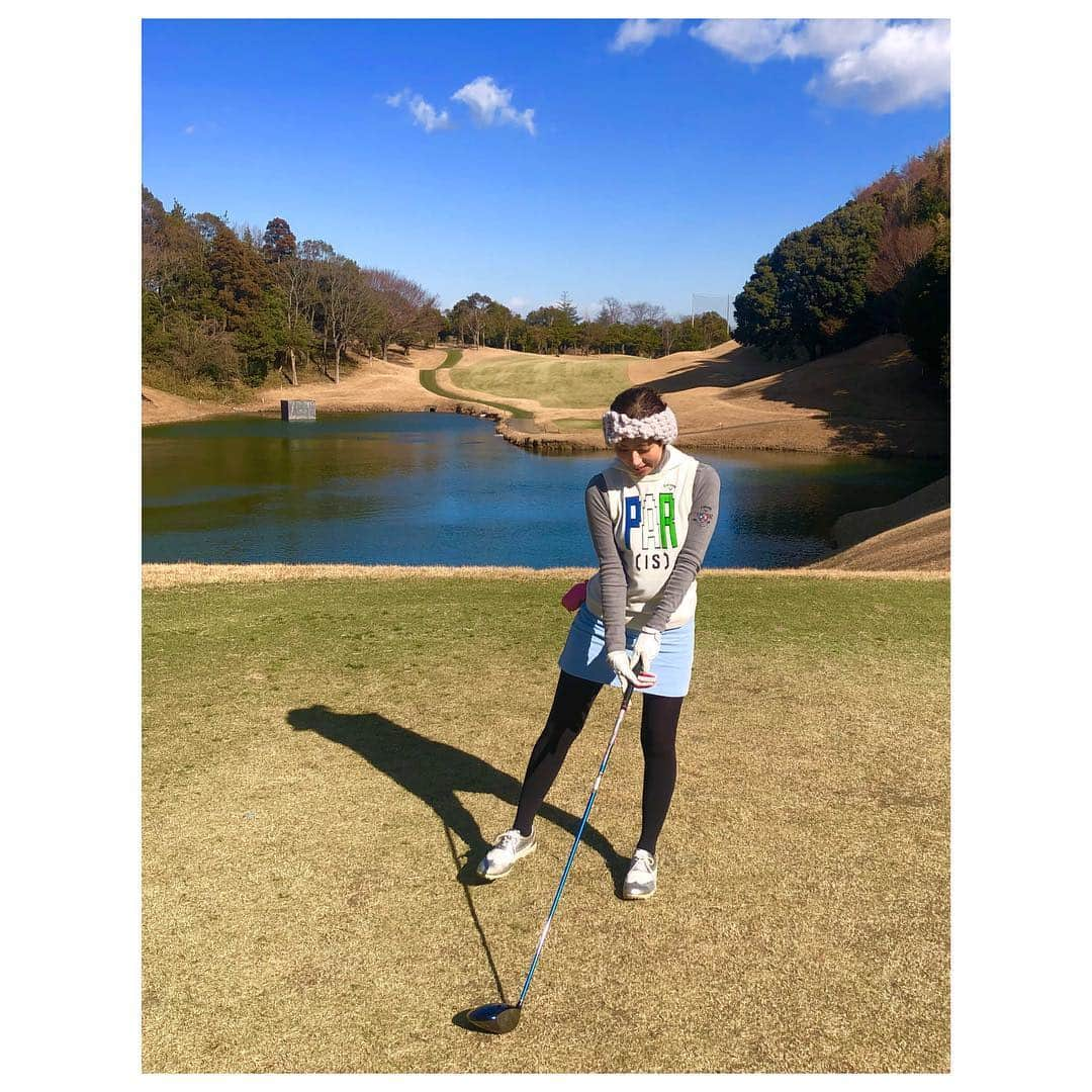 宮崎瑠依さんのインスタグラム写真 - (宮崎瑠依Instagram)「. 2019年初打ち⛳️ . 寒くて耳あて代わりにヘアバンドw . #golf #初打ち」1月9日 16時07分 - ruimiyazaki