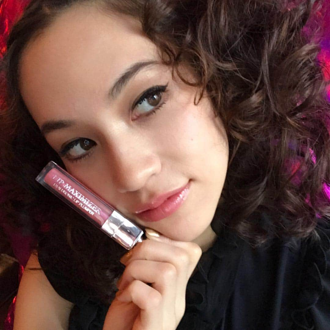 水原希子 さんのインスタグラム写真 - (水原希子 Instagram)「My new favorite 💄💕 Diorのリップ マキシマイザーから 新色が登場したよーん😉💕 私のお気に入りは 010のホロピンク 💖 唇がぷっくりして 可愛いし、絶妙なピンク色で使いやすい😘 #リップマキシマイザー #diorlipmaximizer @DIORMAKEUP」1月9日 11時07分 - i_am_kiko