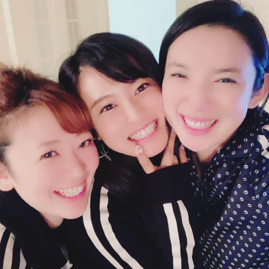 小島瑠璃子さんのインスタグラム写真 - (小島瑠璃子Instagram)「🍷 全員ジャージの女子会♡ さいこう♡」1月9日 12時59分 - ruriko_kojima