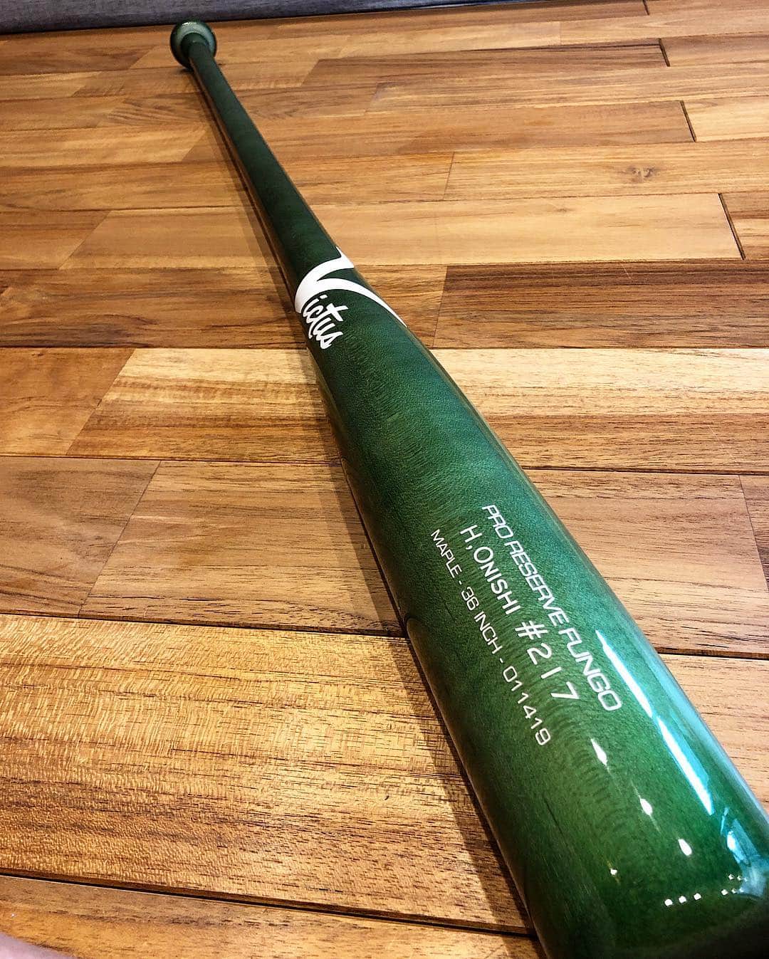 大西宏明さんのインスタグラム写真 - (大西宏明Instagram)「人生初のMyノックバット⚾️😁 #人生初  #自分の  #ノックバット  #横浜ベイスターズ の時 #後輩  #内藤雄太 からの #プレゼント 🎁 #victus  #カシマヤ製作所  #有難う  #しかも  #シュライクスカラー  #堺シュライクス  #関西独立リーグ  #つくろう堺市民球団  #焼肉  #笑ぎゅう も #宜しくお願い致します  #smile #ほなっ！！」1月24日 10時28分 - ohnishi_hiroaki_0428