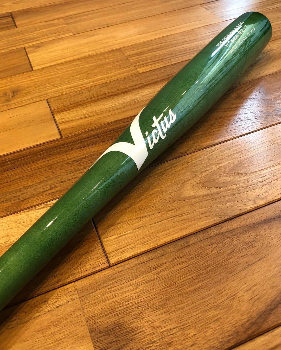大西宏明さんのインスタグラム写真 - (大西宏明Instagram)「人生初のMyノックバット⚾️😁 #人生初  #自分の  #ノックバット  #横浜ベイスターズ の時 #後輩  #内藤雄太 からの #プレゼント 🎁 #victus  #カシマヤ製作所  #有難う  #しかも  #シュライクスカラー  #堺シュライクス  #関西独立リーグ  #つくろう堺市民球団  #焼肉  #笑ぎゅう も #宜しくお願い致します  #smile #ほなっ！！」1月24日 10時28分 - ohnishi_hiroaki_0428