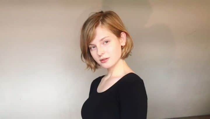 Ella Freyaのインスタグラム：「Hi 🤗  #modelling  #cameo」
