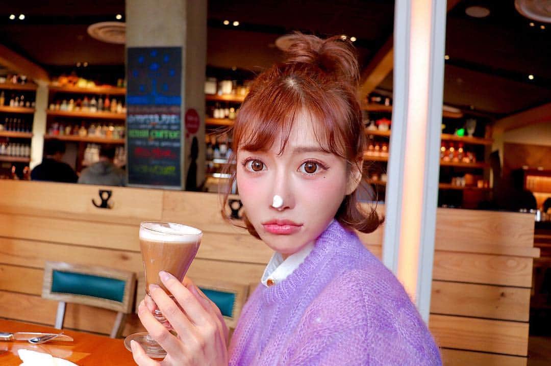 明日花キララのインスタグラム：「. 泡だらけで飲みにくいけど美味しいし酔う！！ #irishcoffee ☕︎」