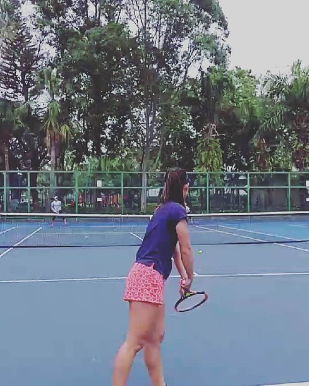 のインスタグラム：「🏃🏻‍♀️🏃🏻‍♀️🏃🏻‍♀️ #intothe2ndround #hongkong #practice #tennis」