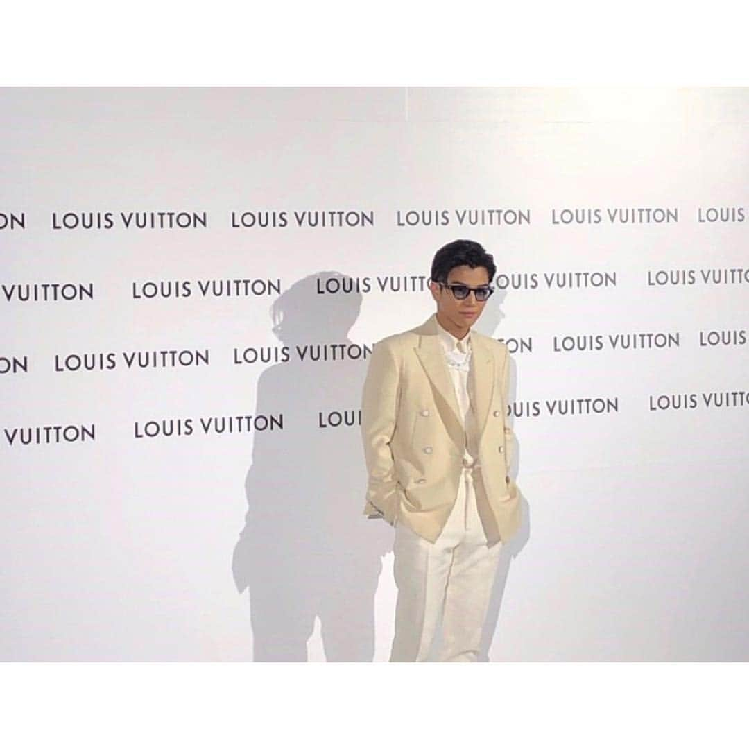 岩田剛典さんのインスタグラム写真 - (岩田剛典Instagram)「@louisvuitton  @virgilabloh  #lvmenss19  #lvharajuku  #louisvuitton  #virgilabloh」1月9日 20時02分 - takanori_iwata_official