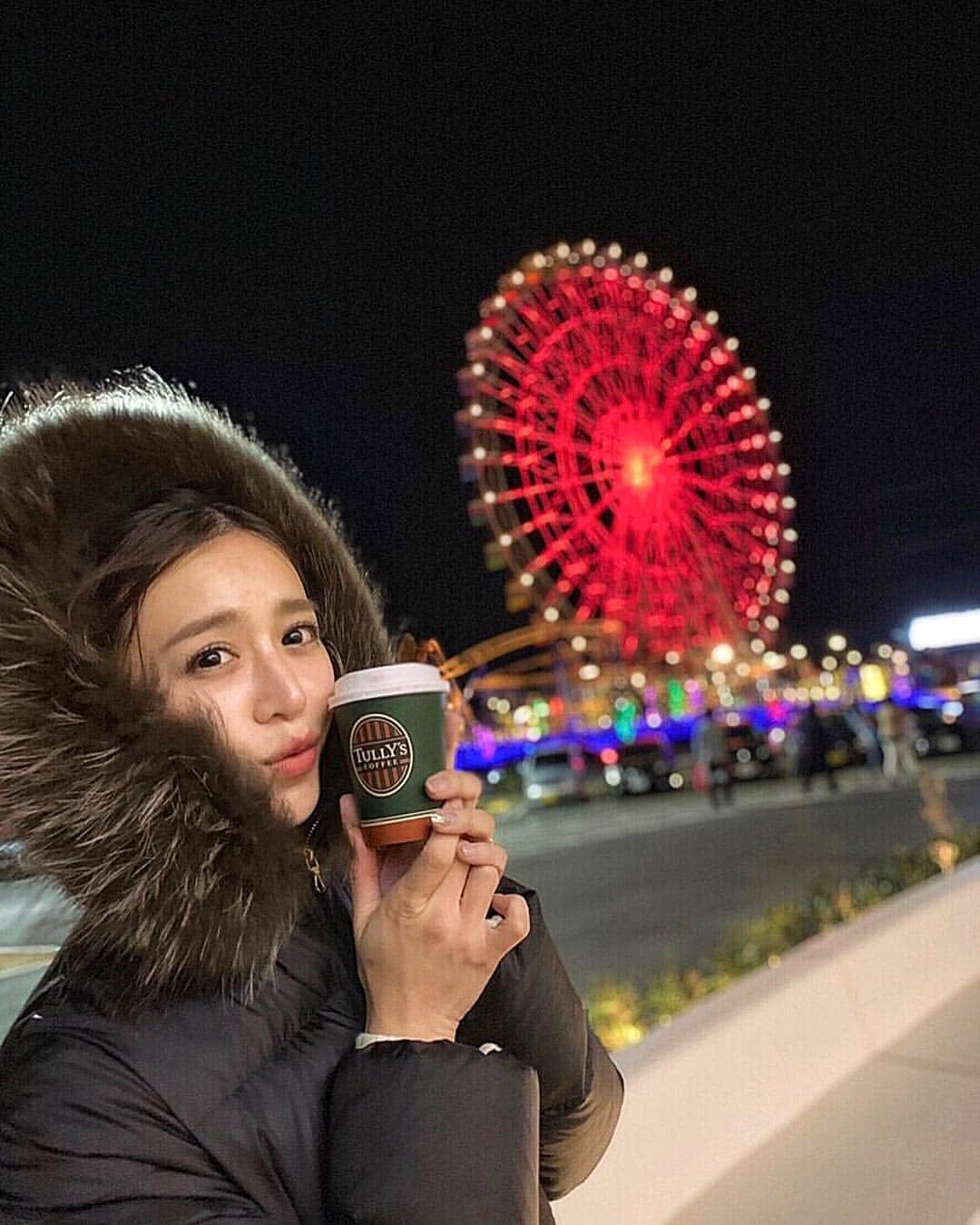 丸山悠美さんのインスタグラム写真 - (丸山悠美Instagram)「西川ダウン大好き。 黒の次はグレージュ狙ってます♡ . お友達がTully's好きすぎて最近つい寄っちゃう。何でもすぐに影響受けるのが長所！ . #outfit #ootd  #冬コーデ #コーディネート #ママ #ママコーデ #ダウン #coordinate  #コーデ  #nanouniverse #ナノユニバース #西川ダウン #今日のコーデ #fashion  #instafashion #2019 #portrait #観覧車 #coffee #tullyscoffee #タリーズコーヒー #タリーズ」1月9日 20時07分 - maruyumi