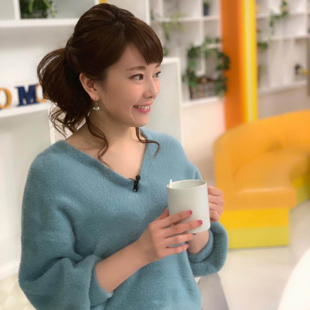 新垣泉子さんのインスタグラム写真 - (新垣泉子Instagram)「今日は寒かったー！！！ #急に寒くなりましたね #寒いのいや #ダウン解禁 #この冬はダウン着ずに乗り切れると思ってた #暖冬 #と言いつつ #冬は冬 #ですな #みなさま #どうか #風邪など召されませんように #スタジオ では #白湯 #を飲んでいます #体ぽかぽか #ももち浜ストア」1月9日 20時11分 - motoko.arakaki