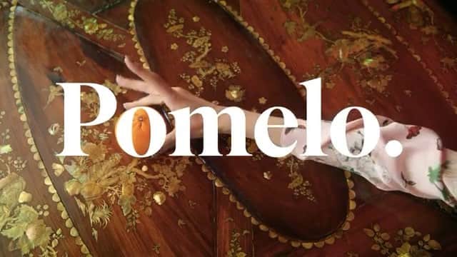 あゆみテレサのインスタグラム：「Happy Chinese New Year🧧🌸❤️ Thank you so much @pomelofashion 🙏🏼✨ I always love working with this amazing team💓  ________________________________ director : @afilmbykhamkwan dop :  @hamwashappy art-director : @vj_kaka editor : @khamkwan colorist : Noppong Utthiya  music : Himaness  ________________________________ style : @bhubadin assistant stylist : @holyanya @ppplair producer : @ppoypooy @s.sign_ art director : @orehrepus  crew : @tendoyoy @deatz @kys.kyoyos @artclimax  ________________________________ hair & make-up : @yalemakeup_st model : @ayumiteresa」
