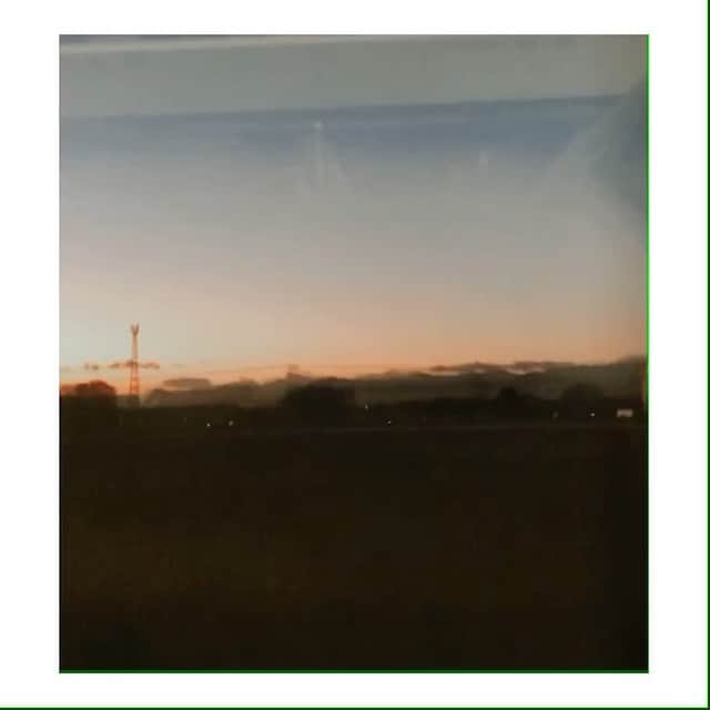 みなみのインスタグラム：「東京に帰ってきたよ~🥨 福島でたくさんスタミナ注入してきた！！ 頑張れる。郡山から東京は1時間半くらいなんだけど、いろんな意味の涙を流しながら、ただぼーっとしながら帰った時もあったりって、私にとってはとことん福島を楽しんで帰る頃には切り替えをして 反省、そしてこれからのことを考えながら帰る新幹線でもあるんだけど、今日の新幹線の中では前向きに夢に迎って頑張るぞって気持ちの自分がいて嬉しかった。偉いぞ自分。 夢叶えるために今自分に出来ること精一杯して今年は後悔のない年に絶対する。 何を言いたいかと言うと 不器用な私だけどこれからも信じてついてきてほしいってこと😆🥨 🥨←これ何かはわからないけど最近のお気に入り」
