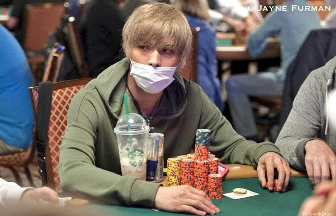 りーくんさんのインスタグラム写真 - (りーくんInstagram)「今年はこっちの顔もだしてきますね #poker #wsop #ガチな時 #顔犯罪者」1月10日 2時08分 - deko4cc