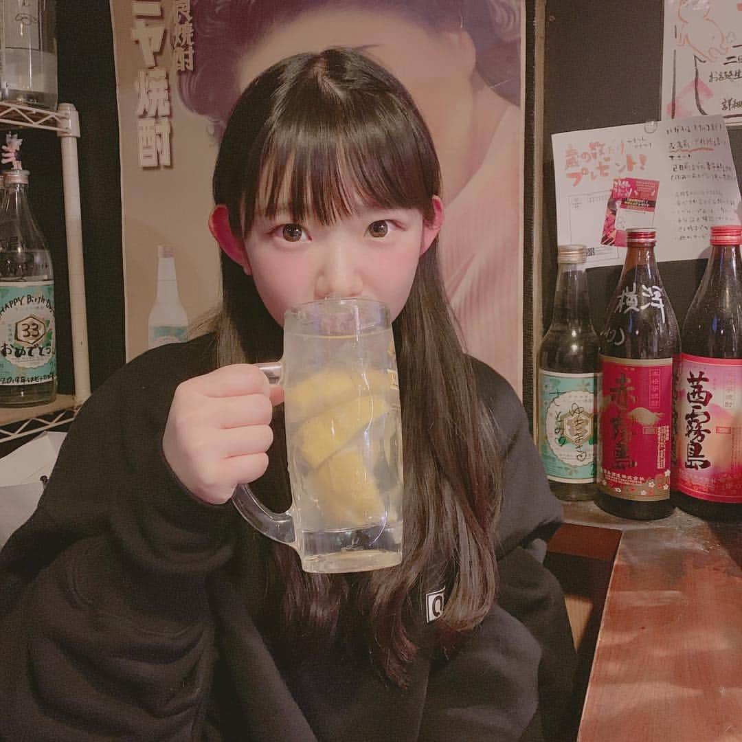長澤茉里奈さんのインスタグラム写真 - (長澤茉里奈Instagram)「最近の推し酒はレモンサワー お腹いっぱいになったら日本酒にシフトチェンジするのがすき」1月9日 20時55分 - marinanagasawa1008