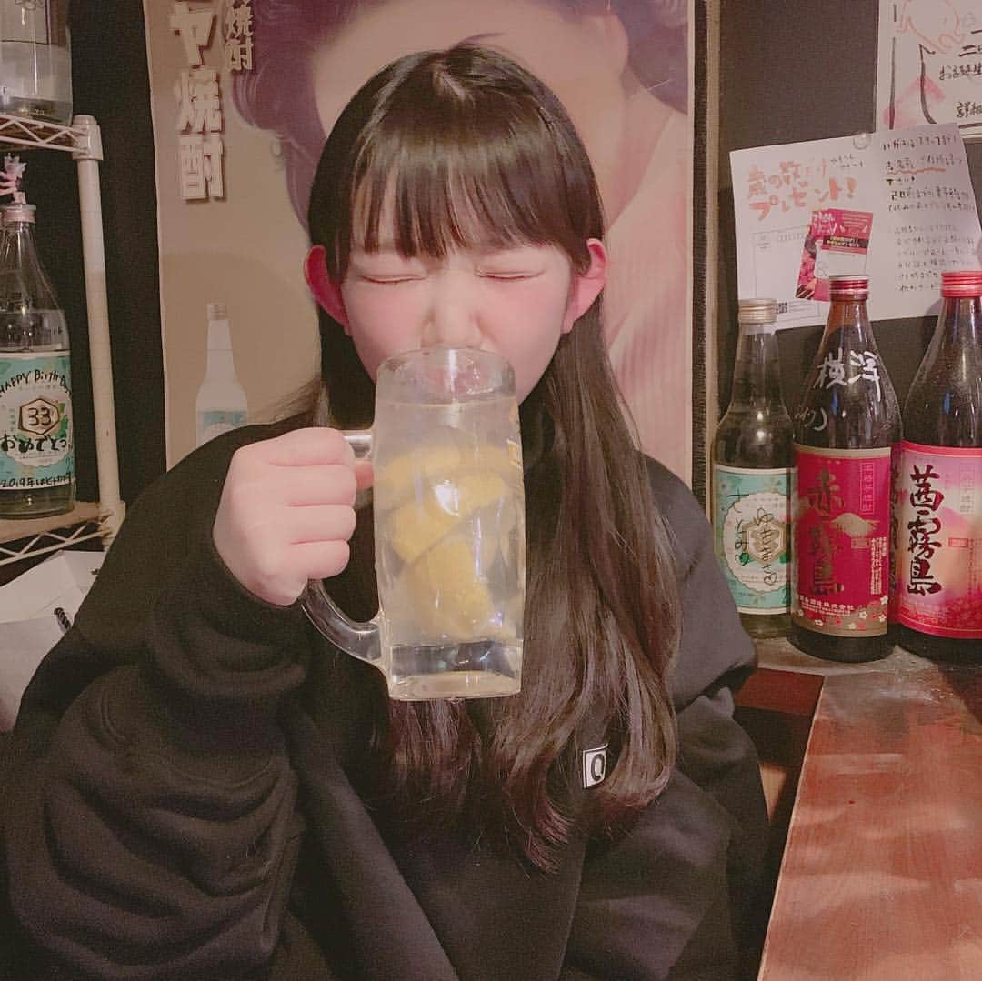 長澤茉里奈さんのインスタグラム写真 - (長澤茉里奈Instagram)「最近の推し酒はレモンサワー お腹いっぱいになったら日本酒にシフトチェンジするのがすき」1月9日 20時55分 - marinanagasawa1008