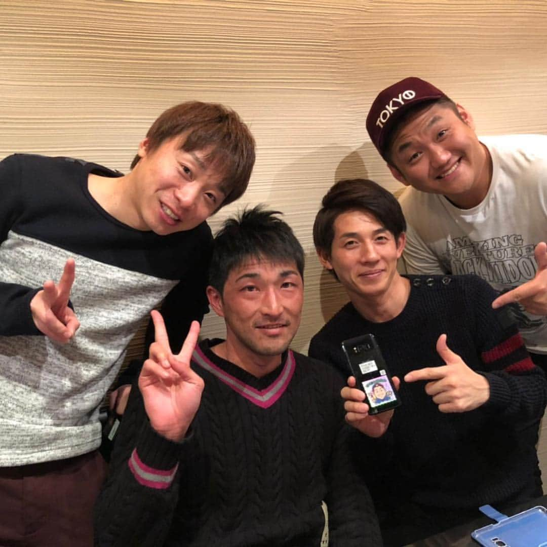 池添謙一さんのインスタグラム写真 - (池添謙一Instagram)「今日は幸先輩とご飯に行ってきました🍽 2月復帰を目指してリハビリ頑張ってます‼️ もっと時間がかかるって聞いてたのに…不死身か！(◎_◎;) とにかく元気でよかったし復帰を楽しみに待ってます‼️ #幸英明 #西谷誠 #ビタミンSお兄ちゃん #池添謙一 幸先輩とまこちゃんゴルフの話ばっかり笑笑」1月9日 21時56分 - kenchan.0723