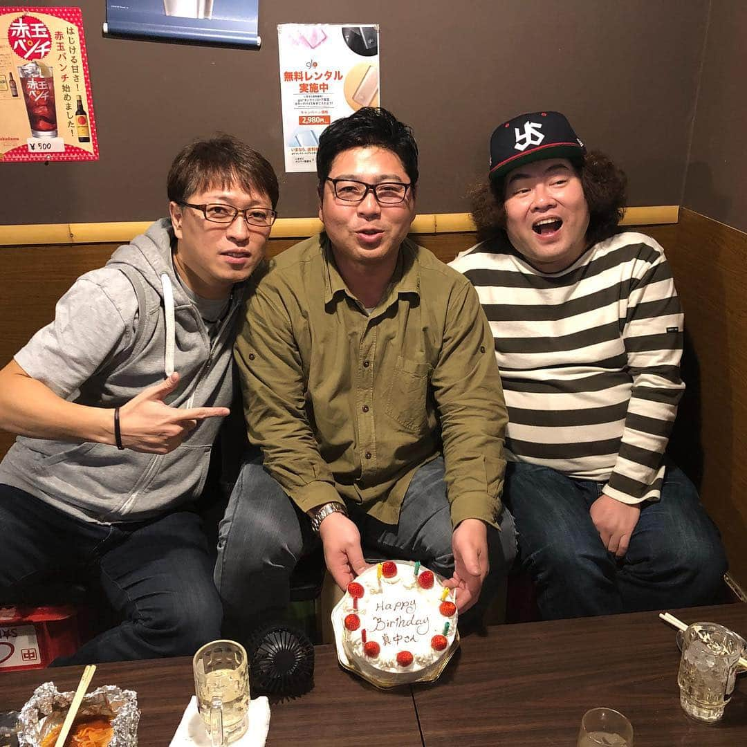 吉田サラダさんのインスタグラム写真 - (吉田サラダInstagram)「真中さんの誕生日ケーキ！！ めでたいー！！ #真中満 さん #ものいい #吉田サラダ #高円寺梵々 #鉄板」1月9日 22時38分 - monoiiyoshida