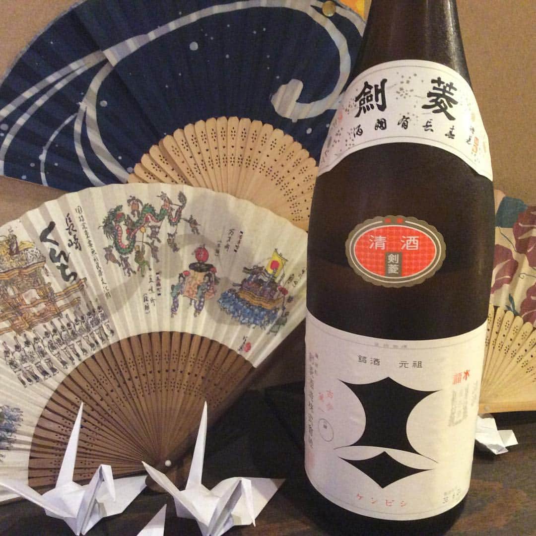 泳ぎイカ 九州炉端　弁慶 姫路店のインスタグラム：「こんばんは！ 今回の日本酒紹介は 「剣菱」です！ 是非ご賞味ください🤩 . #弁慶姫路店 #お酒 #日本酒 #弁慶 #姫路居酒屋 #剣菱」
