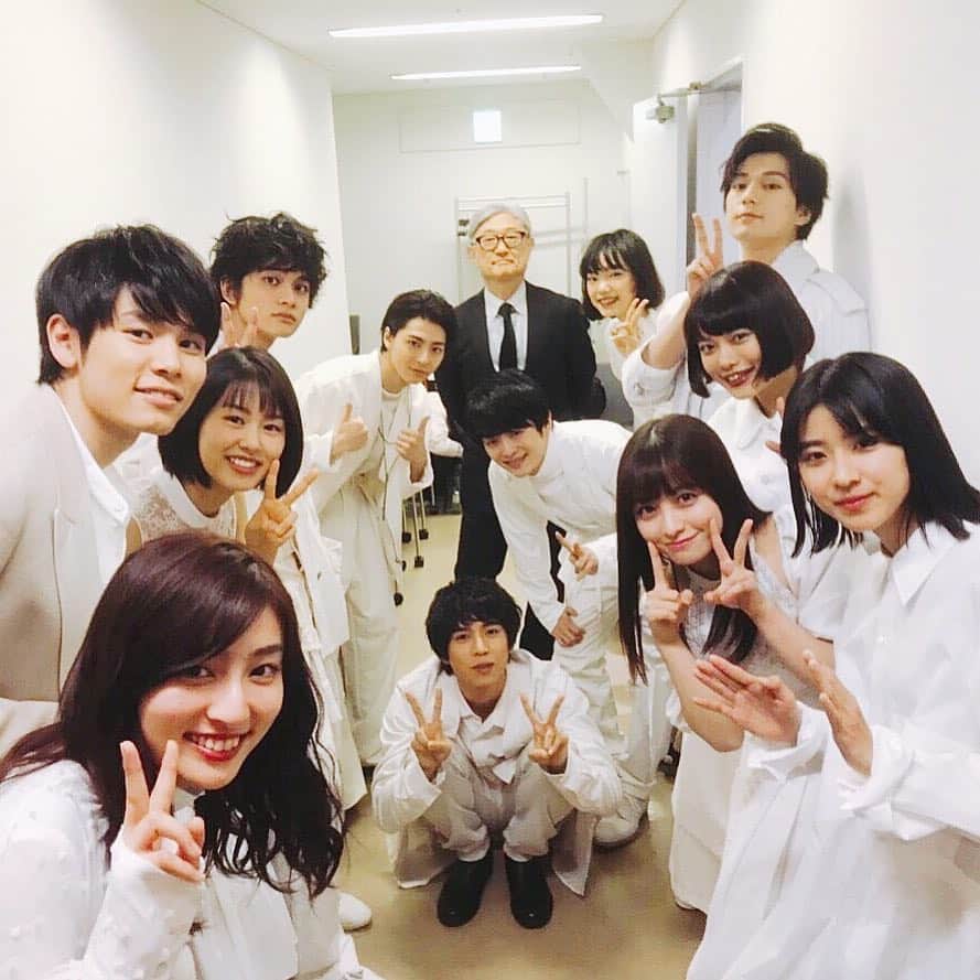 杉咲花のインスタグラム：「映画「十二人の死にたい子どもたち」 1月25日公開🎬 しかし、白い…！」