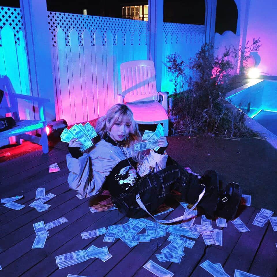 Jvcki Waiのインスタグラム：「Racks in ma pocket huh」