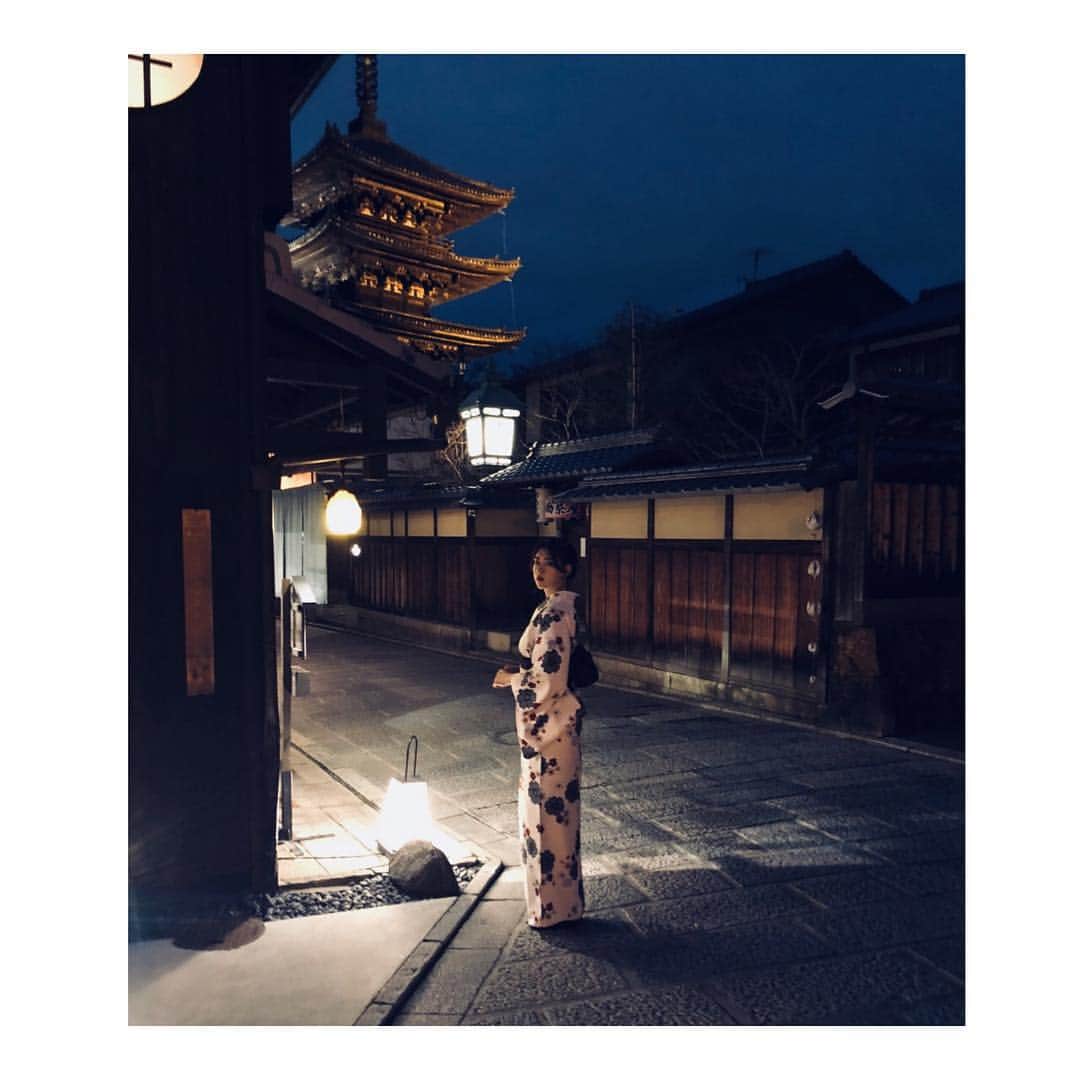 三吉彩花さんのインスタグラム写真 - (三吉彩花Instagram)「最後はずーっと楽しみにしていたお着物☺︎ お着物をきて京都を歩いてみたかった夢が叶いました☺️ 今はレンタル出来るところも本当に沢山あって、外国人の方も沢山着ていて素敵でしたよ〜☺️ 沢山写真を載せすぎてすみません🙇🏻‍♂️笑  お付き合いありがとうございました😌  今日も頑張りましょうね☺️」1月10日 11時30分 - miyoshi.aa